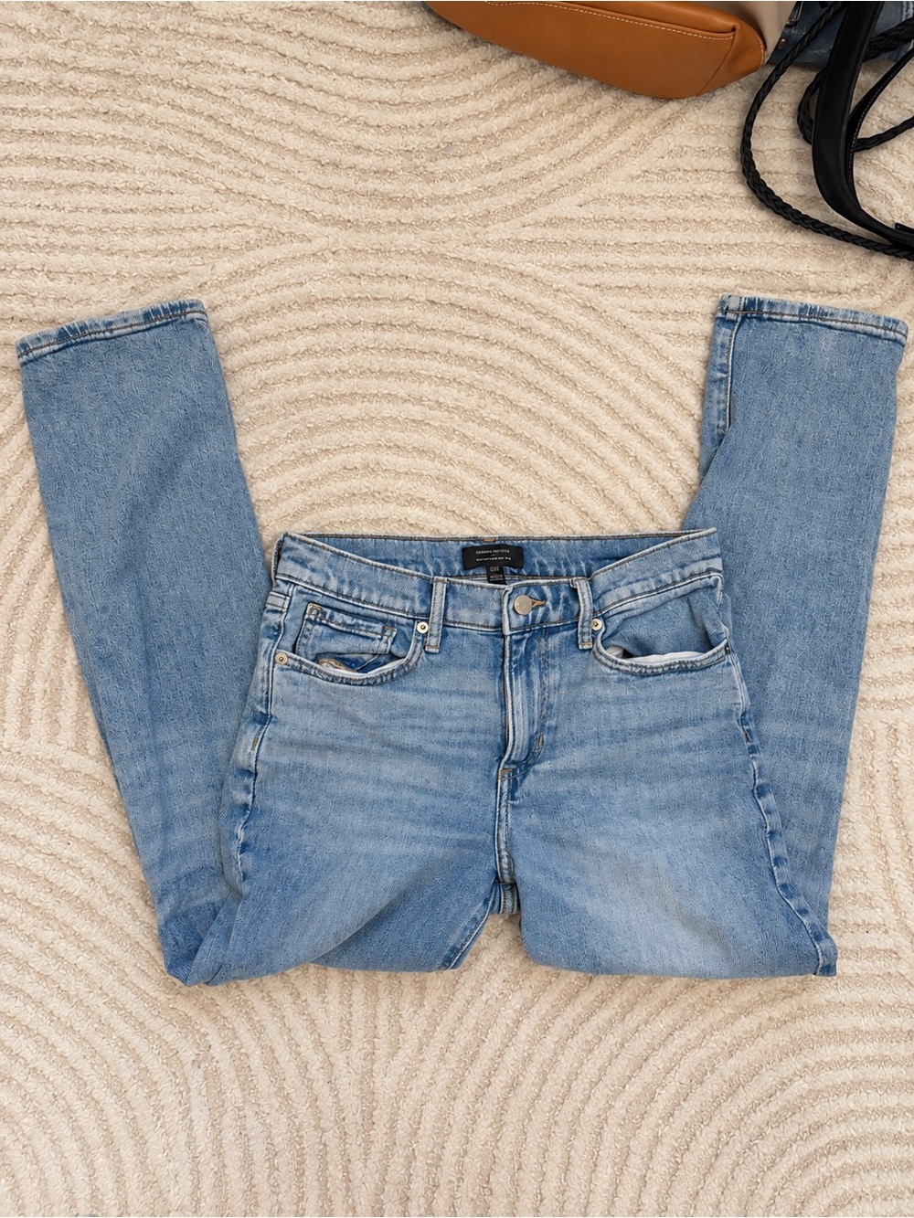 Banana Republic Girlfriend Mid-Rise Light Wash Jeans – Size 27/4